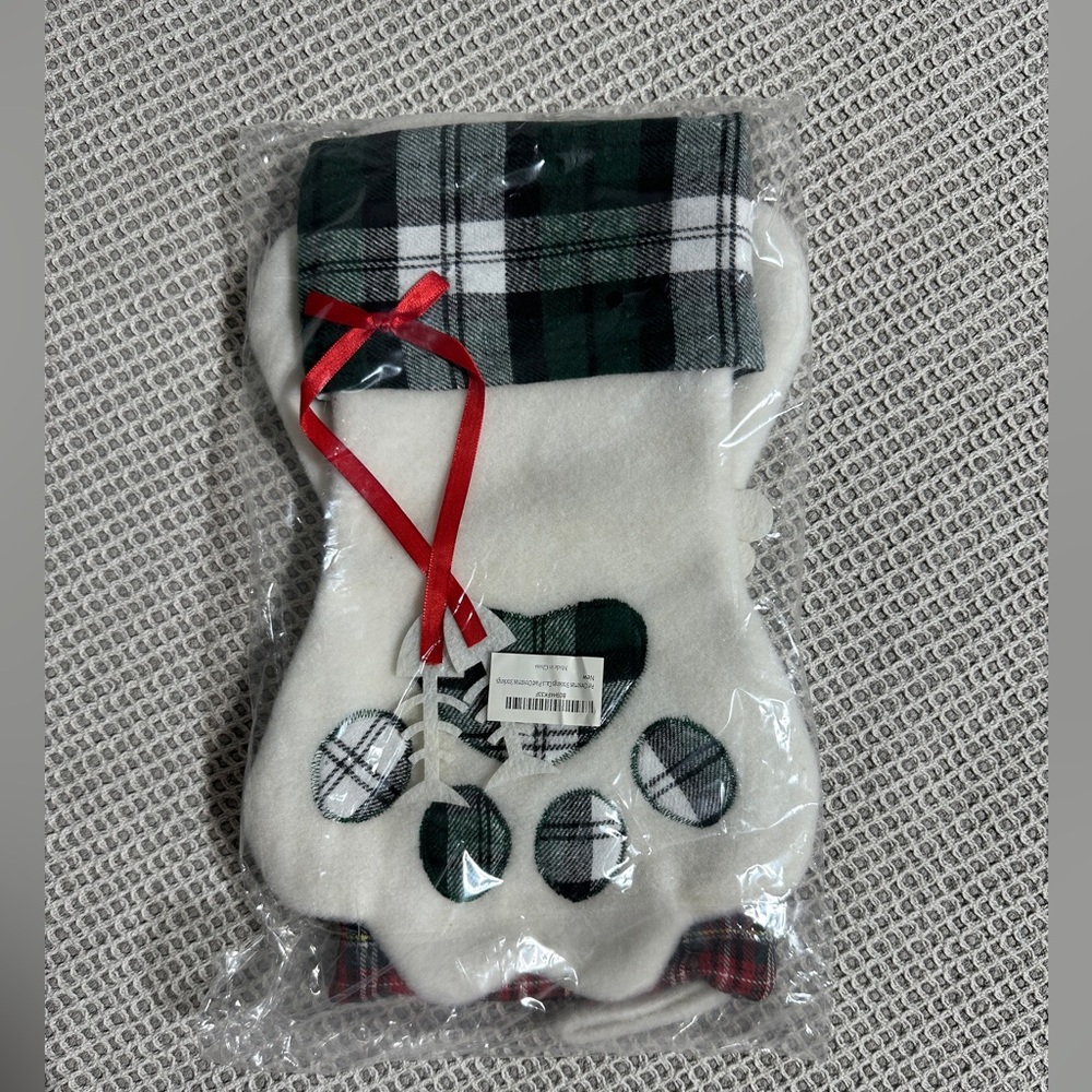 Bundle of christmas stockings in red and green colors - Picture 2 of 2